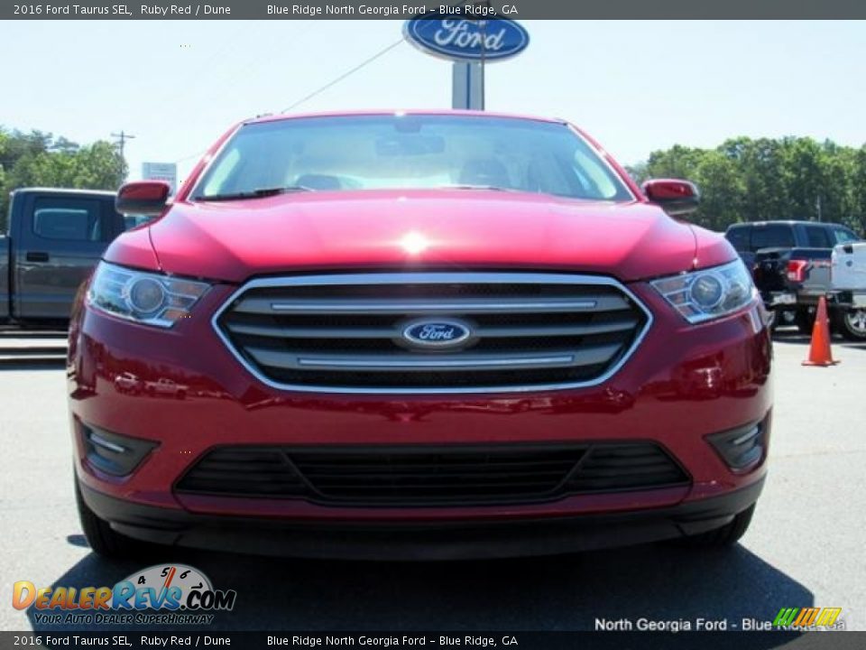 2016 Ford Taurus SEL Ruby Red / Dune Photo #8