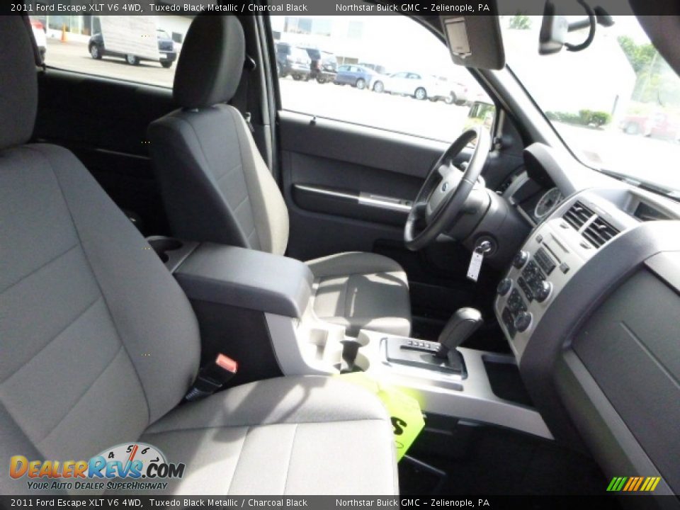 2011 Ford Escape XLT V6 4WD Tuxedo Black Metallic / Charcoal Black Photo #12