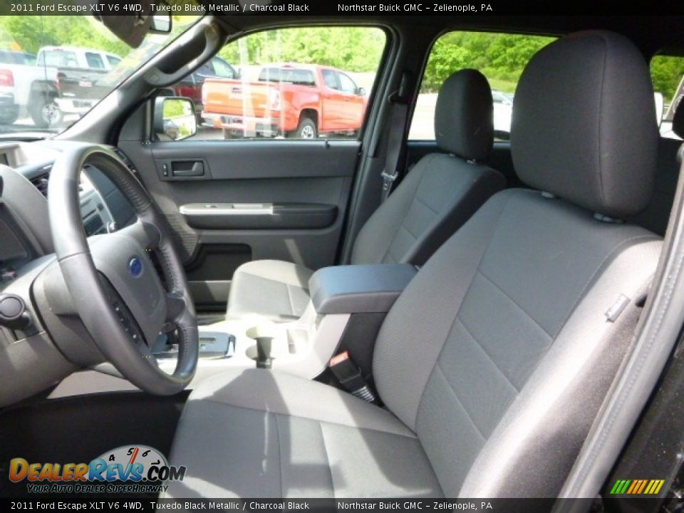 2011 Ford Escape XLT V6 4WD Tuxedo Black Metallic / Charcoal Black Photo #15