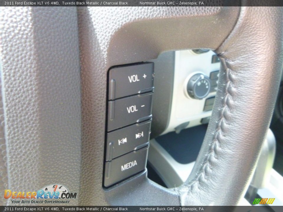 2011 Ford Escape XLT V6 4WD Tuxedo Black Metallic / Charcoal Black Photo #22