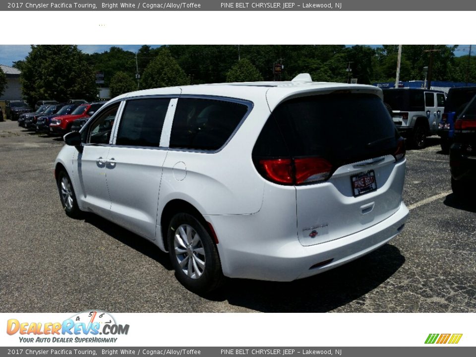 2017 Chrysler Pacifica Touring Bright White / Cognac/Alloy/Toffee Photo #4
