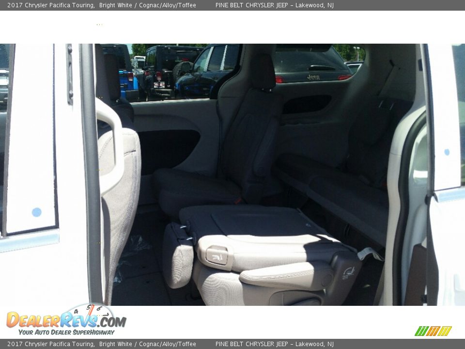 2017 Chrysler Pacifica Touring Bright White / Cognac/Alloy/Toffee Photo #6