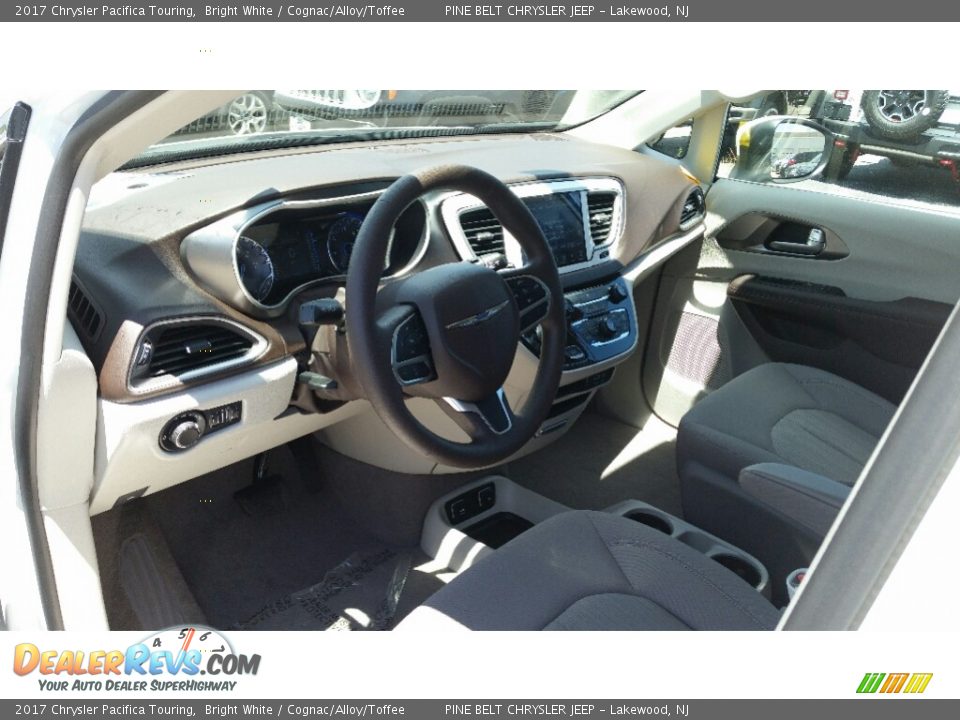 2017 Chrysler Pacifica Touring Bright White / Cognac/Alloy/Toffee Photo #7
