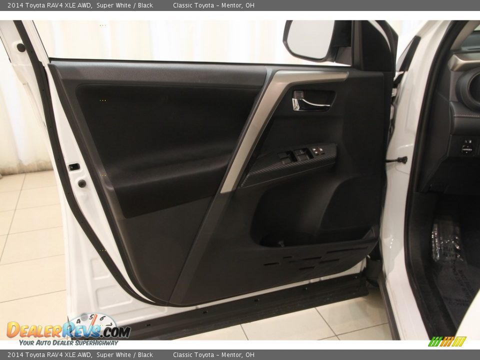 2014 Toyota RAV4 XLE AWD Super White / Black Photo #4