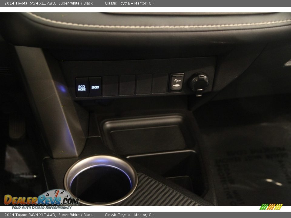 2014 Toyota RAV4 XLE AWD Super White / Black Photo #10