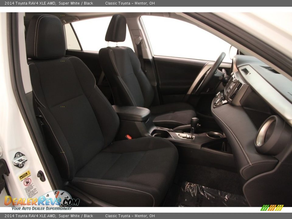 2014 Toyota RAV4 XLE AWD Super White / Black Photo #12