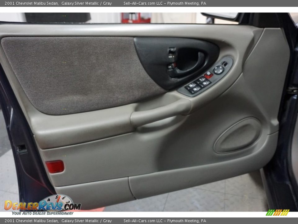 2001 Chevrolet Malibu Sedan Galaxy Silver Metallic / Gray Photo #12