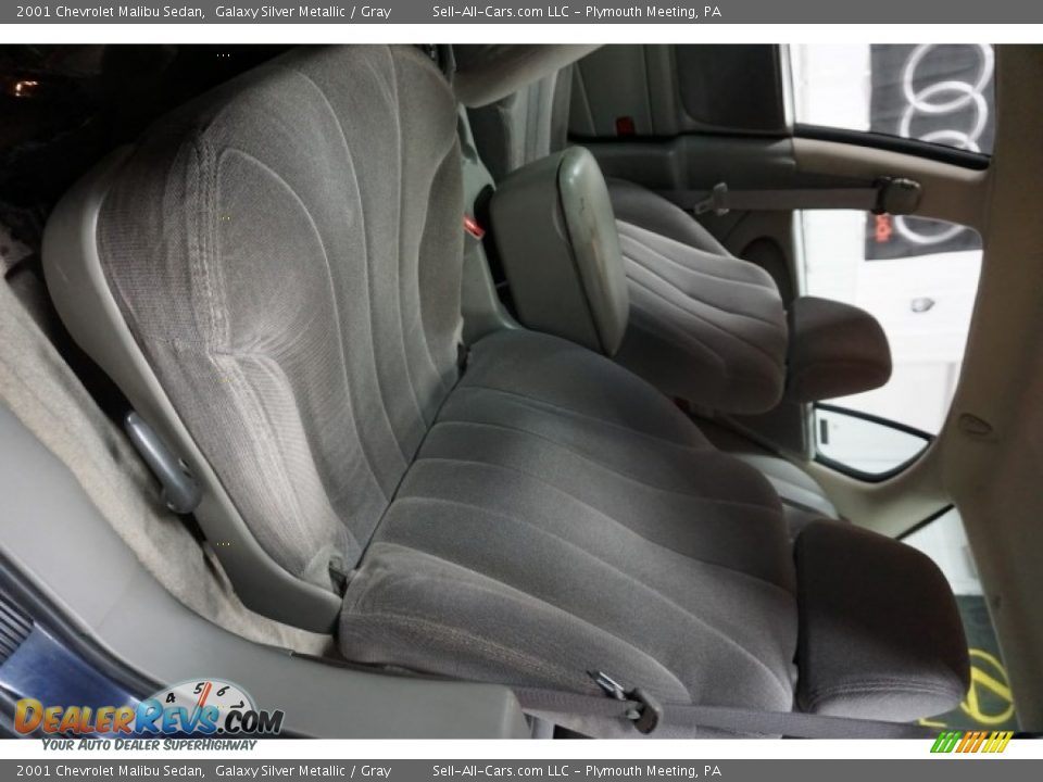 2001 Chevrolet Malibu Sedan Galaxy Silver Metallic / Gray Photo #23