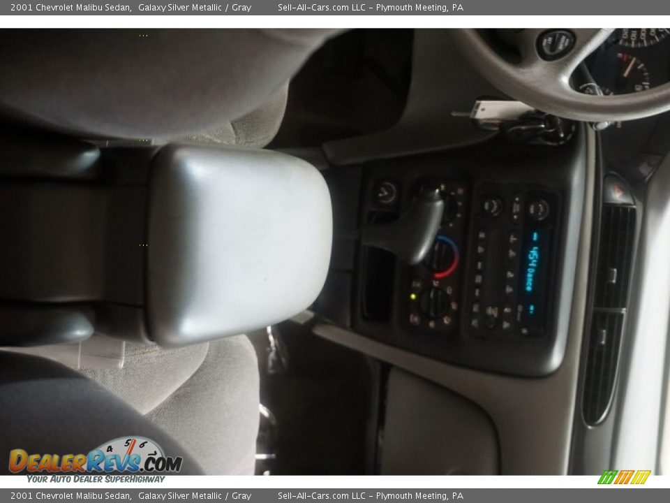 2001 Chevrolet Malibu Sedan Galaxy Silver Metallic / Gray Photo #26