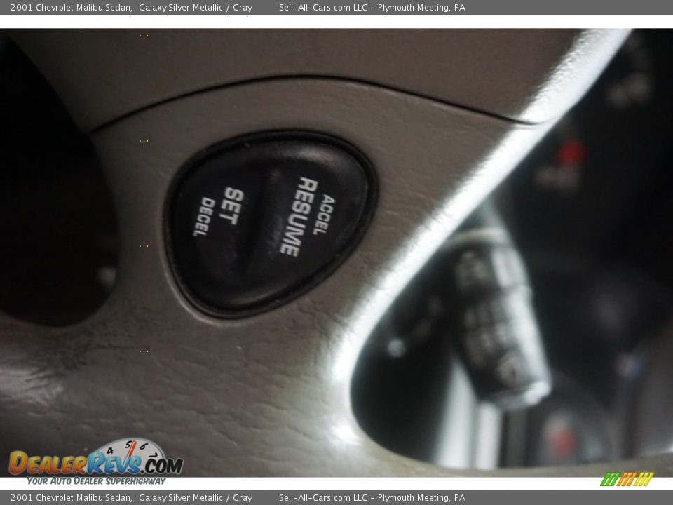 2001 Chevrolet Malibu Sedan Galaxy Silver Metallic / Gray Photo #29