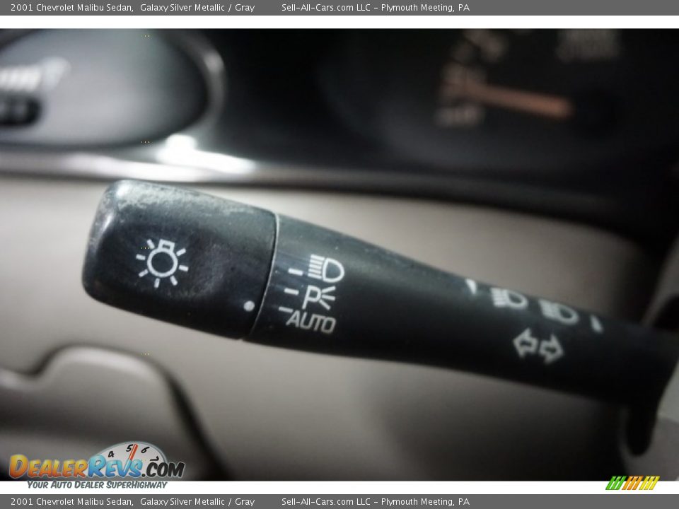 2001 Chevrolet Malibu Sedan Galaxy Silver Metallic / Gray Photo #30