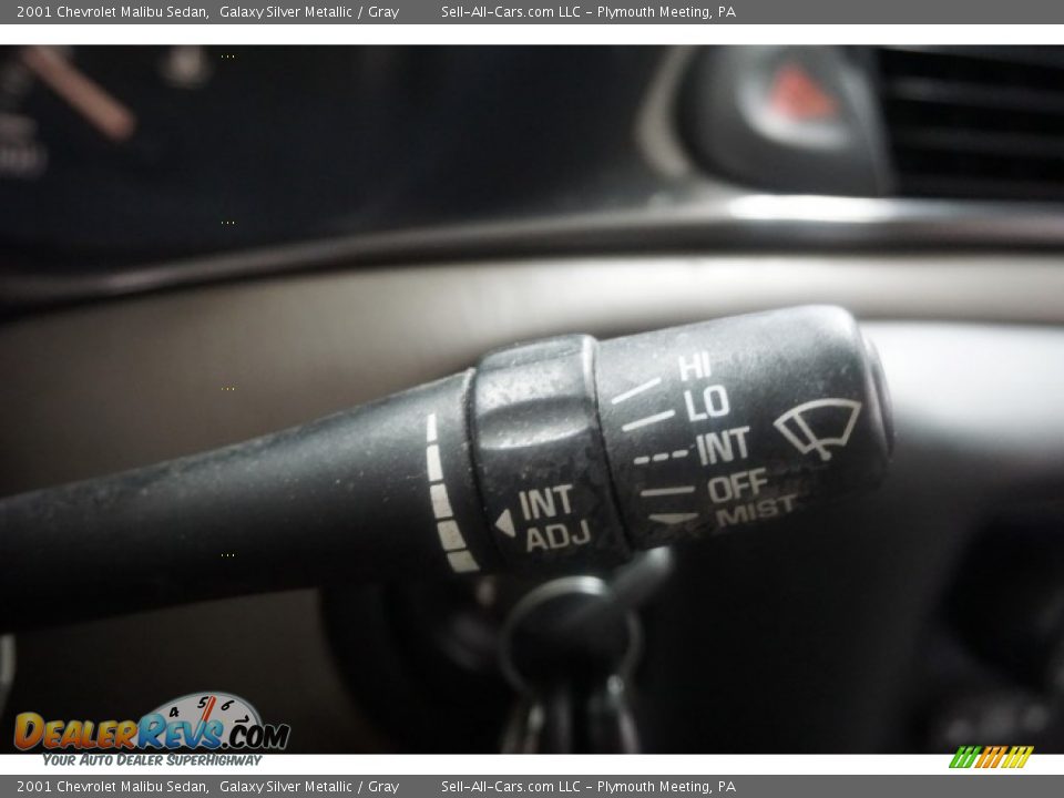 2001 Chevrolet Malibu Sedan Galaxy Silver Metallic / Gray Photo #31