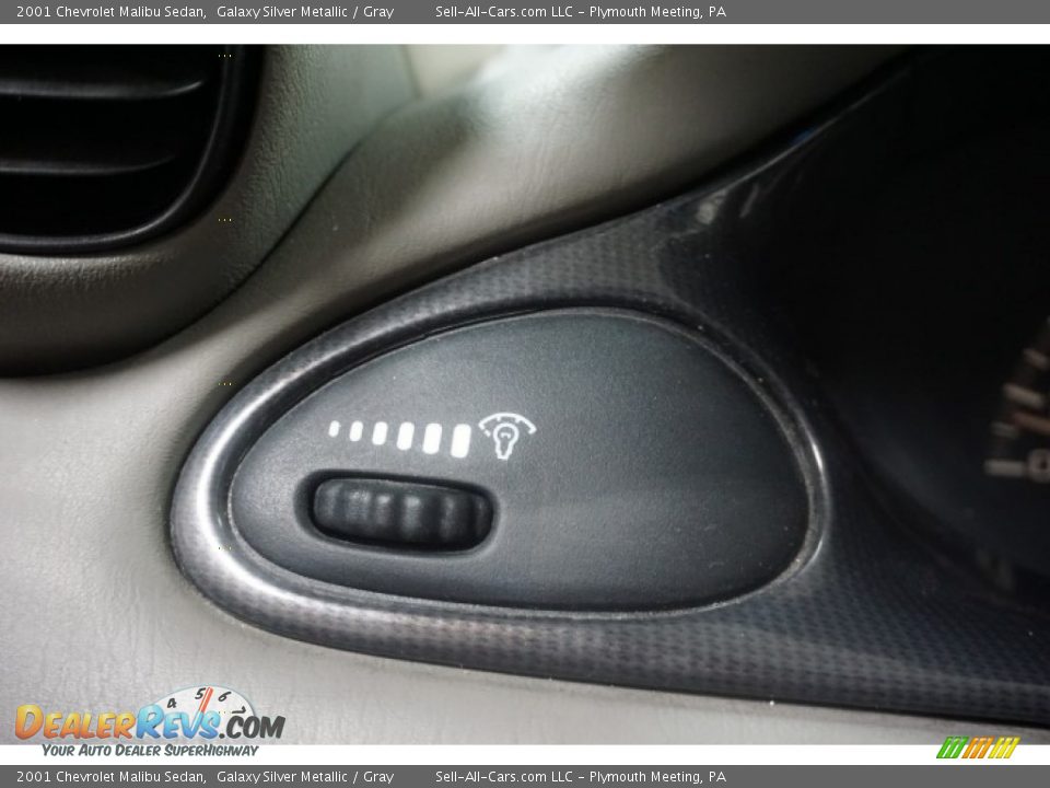 2001 Chevrolet Malibu Sedan Galaxy Silver Metallic / Gray Photo #32