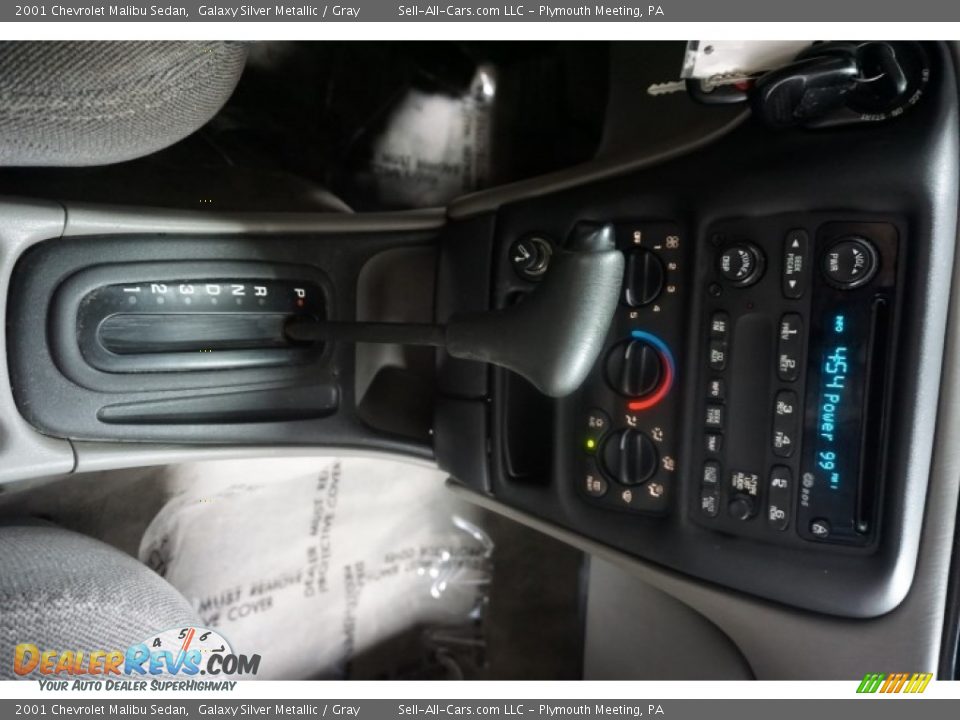 2001 Chevrolet Malibu Sedan Galaxy Silver Metallic / Gray Photo #35