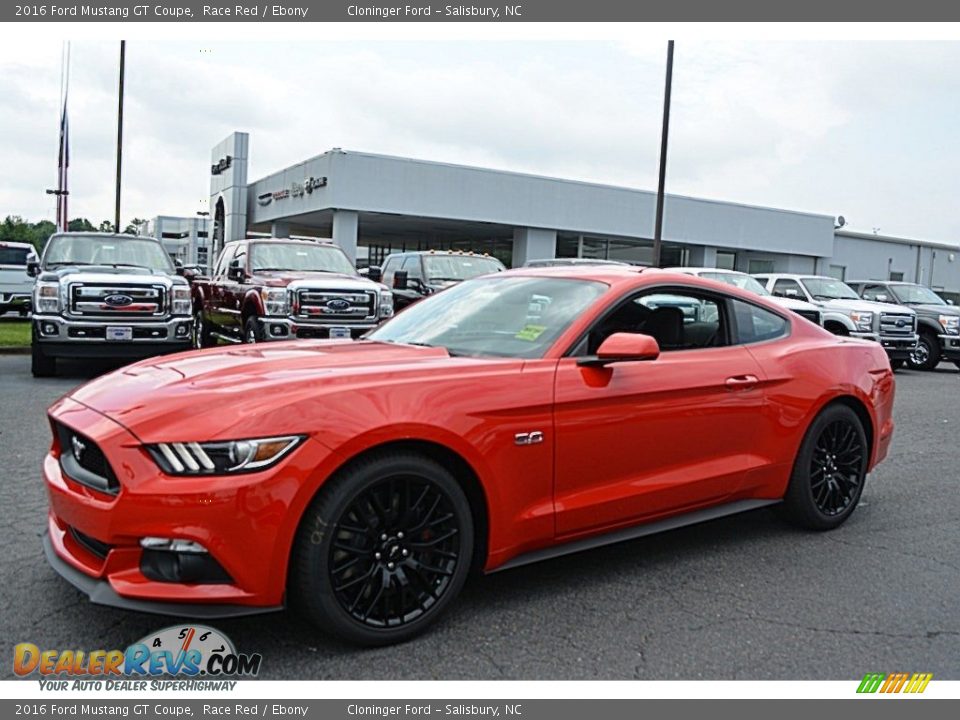 Front 3/4 View of 2016 Ford Mustang GT Coupe Photo #3