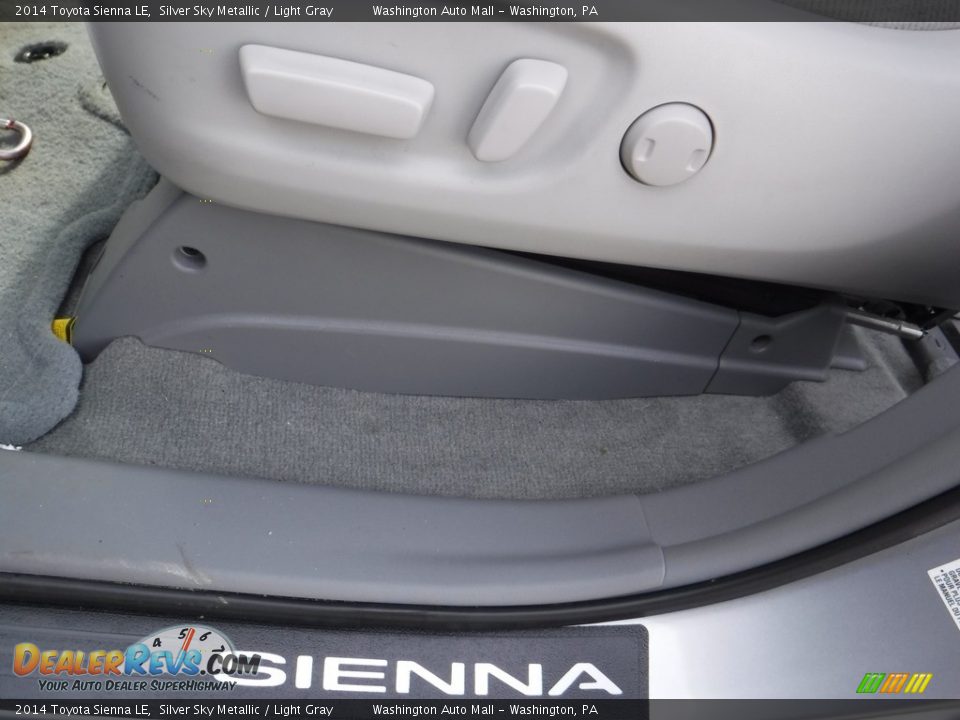 2014 Toyota Sienna LE Silver Sky Metallic / Light Gray Photo #11