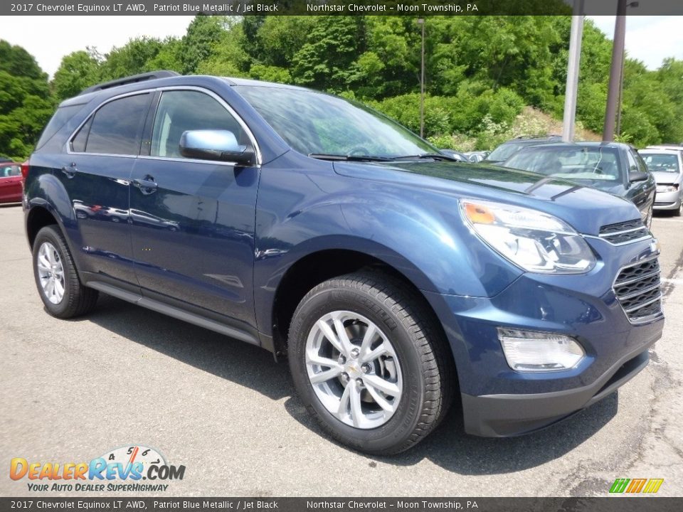 Front 3/4 View of 2017 Chevrolet Equinox LT AWD Photo #3