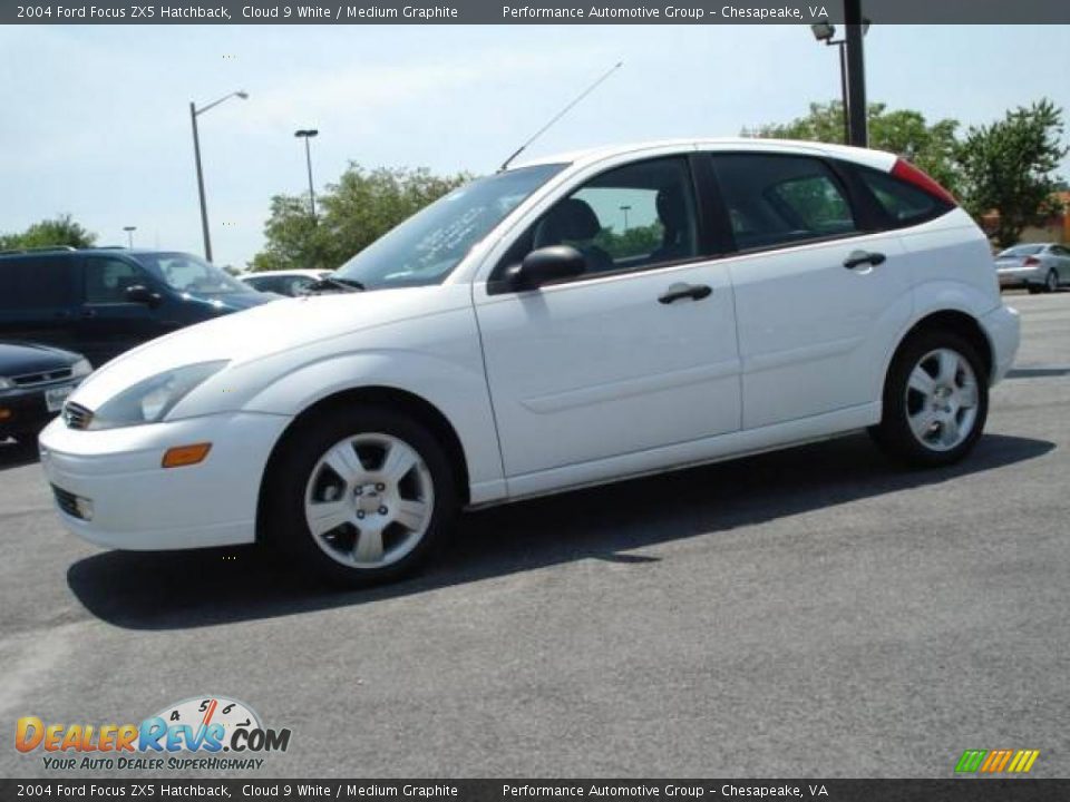 2004 Ford Focus ZX5 Hatchback Cloud 9 White / Medium Graphite Photo #1