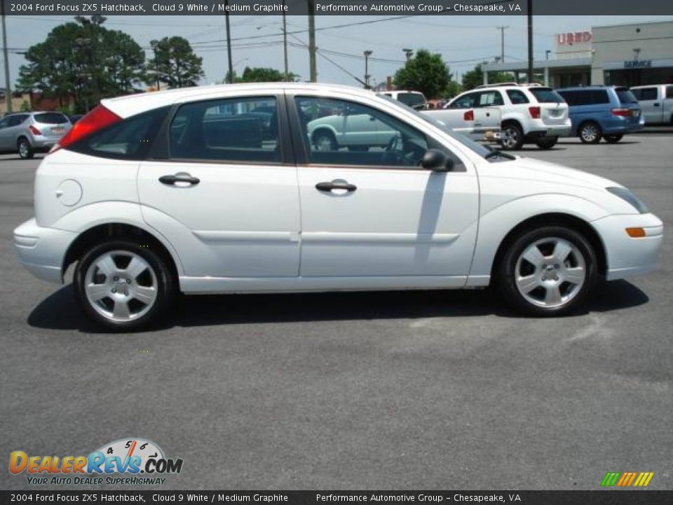 2004 Ford Focus ZX5 Hatchback Cloud 9 White / Medium Graphite Photo #4