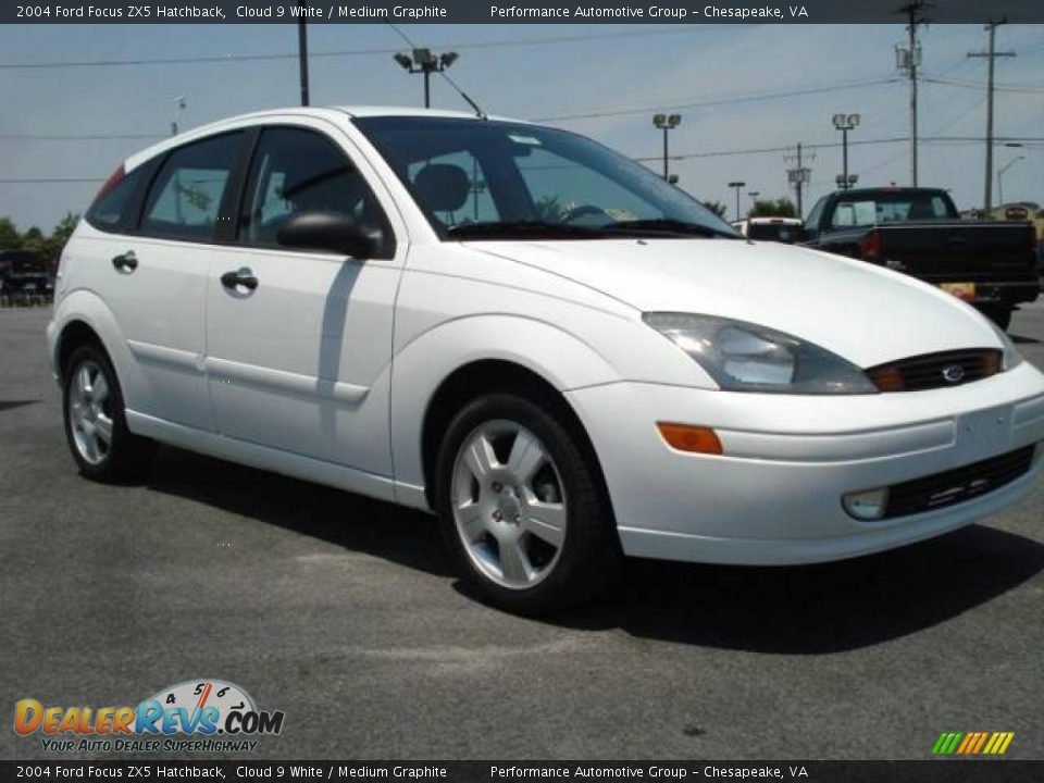 2004 Ford Focus ZX5 Hatchback Cloud 9 White / Medium Graphite Photo #5