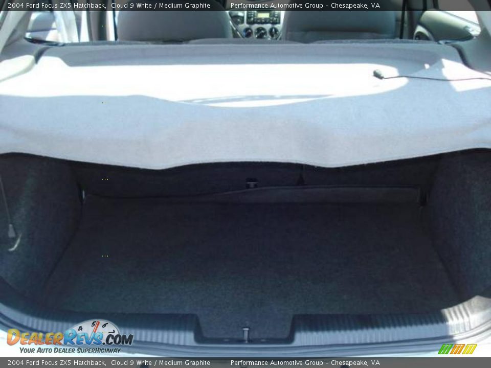 2004 Ford Focus ZX5 Hatchback Cloud 9 White / Medium Graphite Photo #8