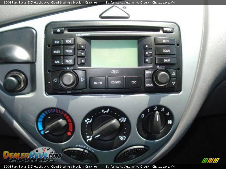 2004 Ford Focus ZX5 Hatchback Cloud 9 White / Medium Graphite Photo #10