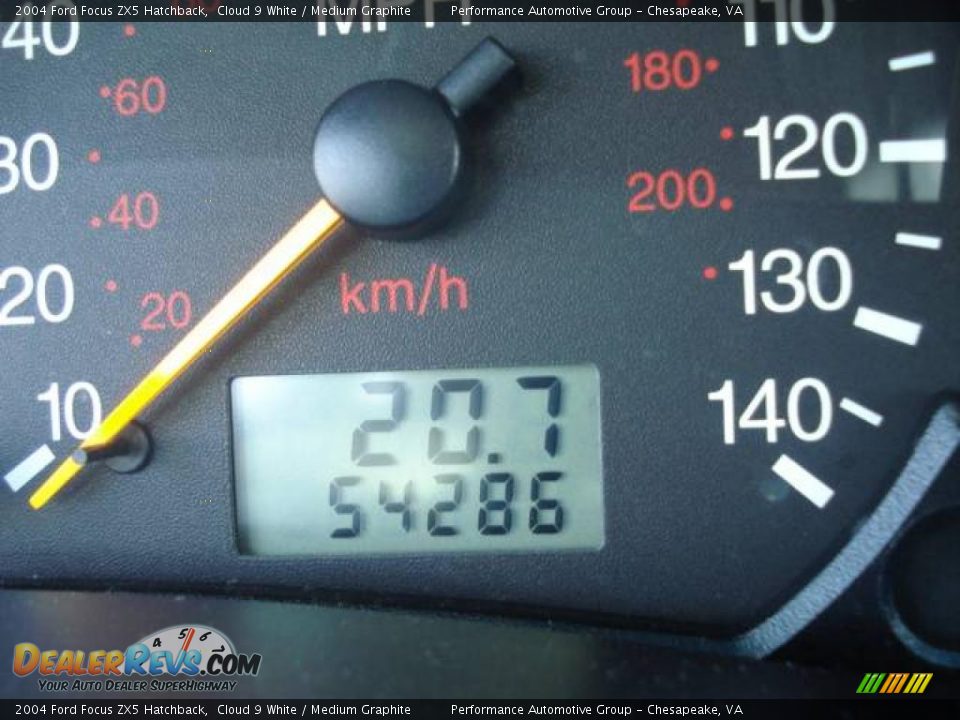 2004 Ford Focus ZX5 Hatchback Cloud 9 White / Medium Graphite Photo #11