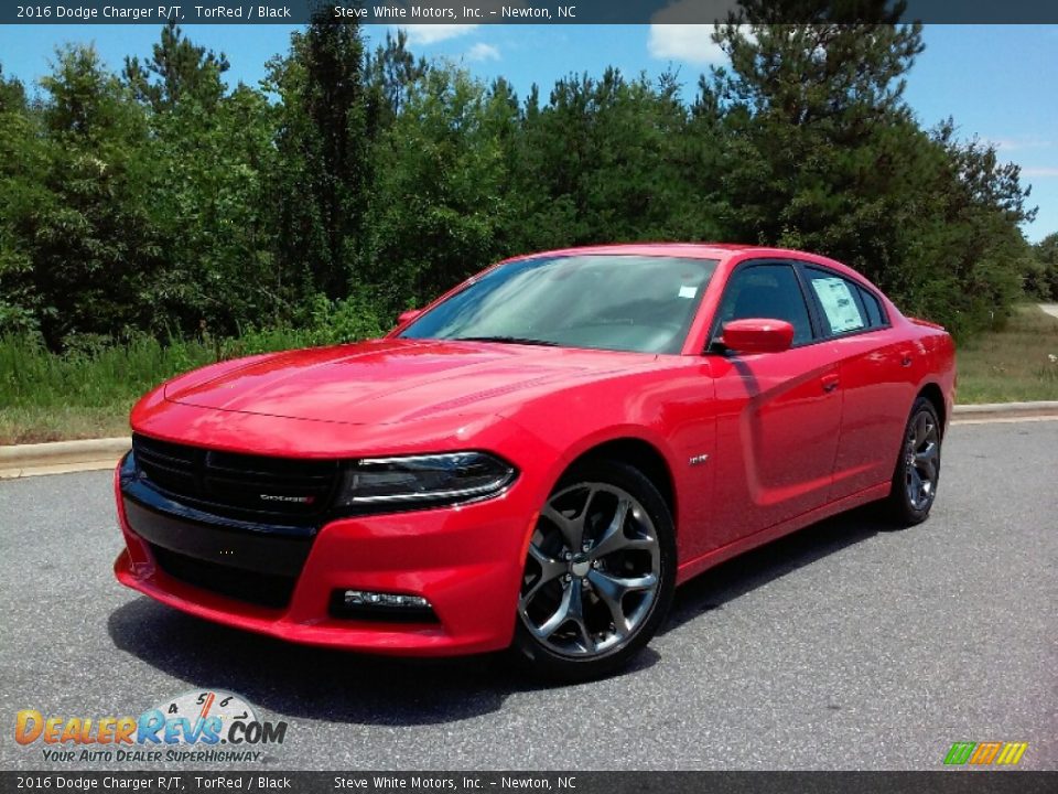 Front 3/4 View of 2016 Dodge Charger R/T Photo #2