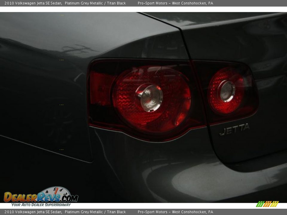 2010 Volkswagen Jetta SE Sedan Platinum Grey Metallic / Titan Black Photo #8