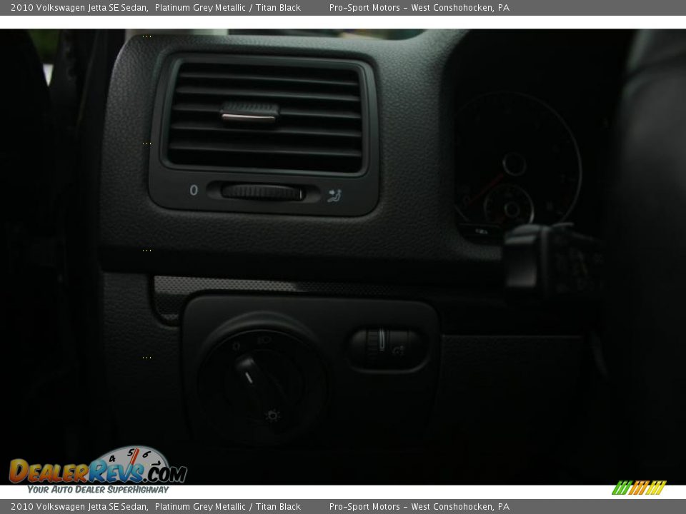 2010 Volkswagen Jetta SE Sedan Platinum Grey Metallic / Titan Black Photo #21