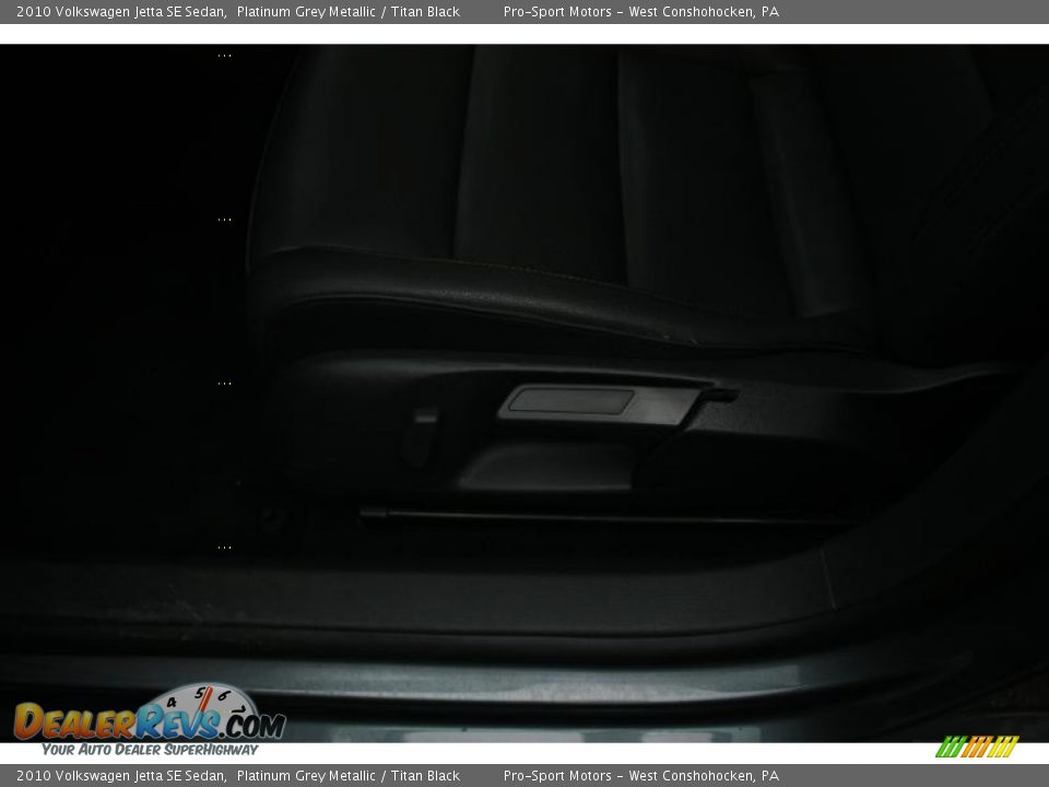 2010 Volkswagen Jetta SE Sedan Platinum Grey Metallic / Titan Black Photo #30