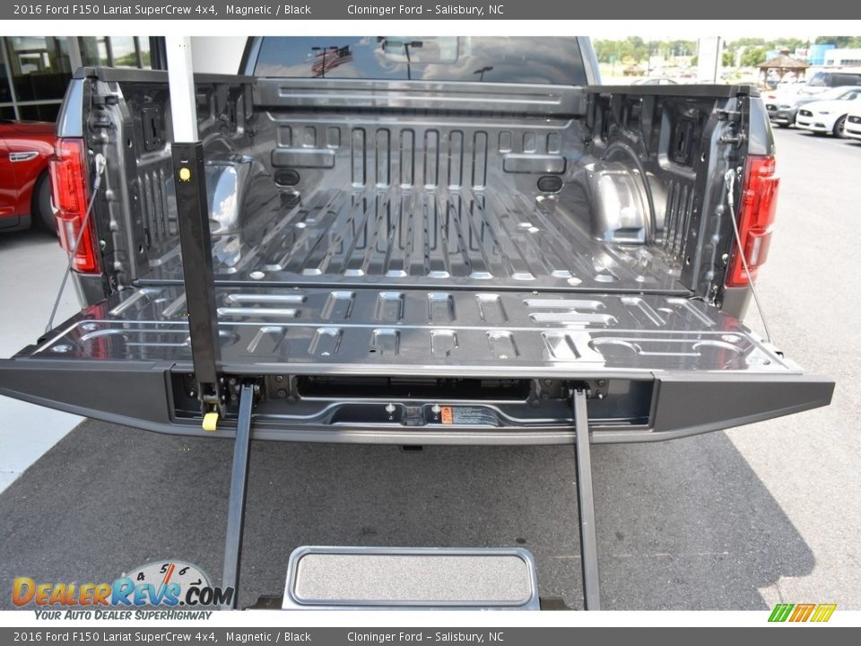 2016 Ford F150 Lariat SuperCrew 4x4 Magnetic / Black Photo #6