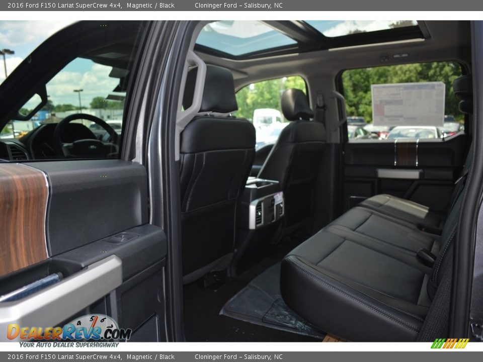 2016 Ford F150 Lariat SuperCrew 4x4 Magnetic / Black Photo #11