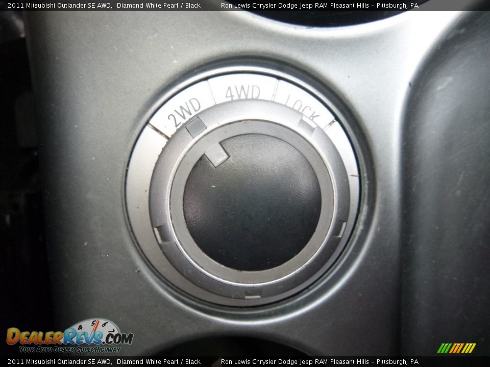 2011 Mitsubishi Outlander SE AWD Diamond White Pearl / Black Photo #19