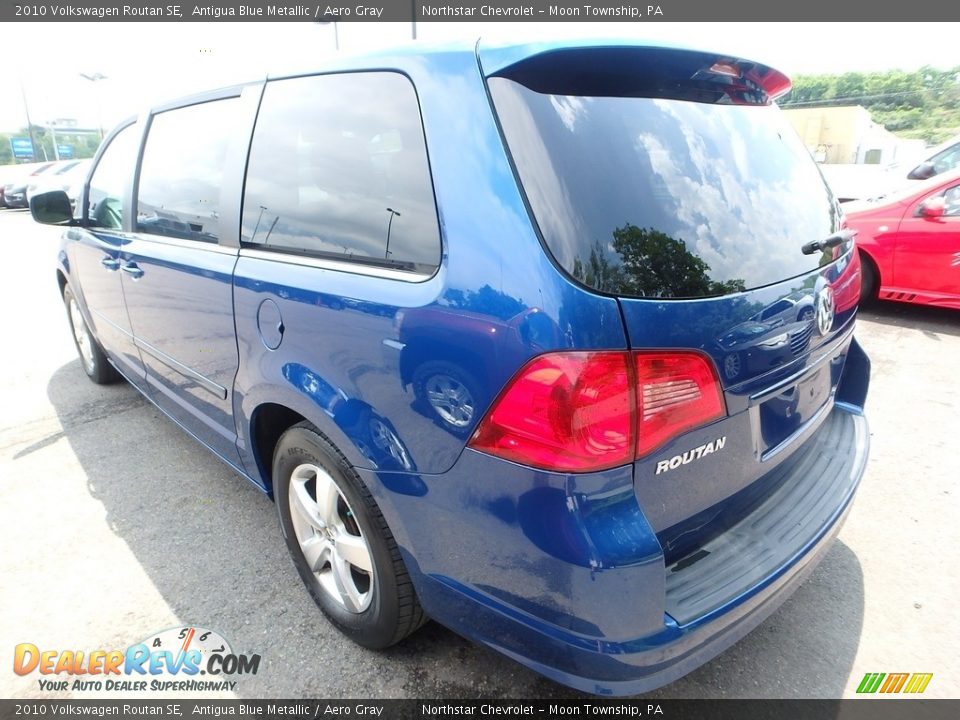 2010 Volkswagen Routan SE Antigua Blue Metallic / Aero Gray Photo #2
