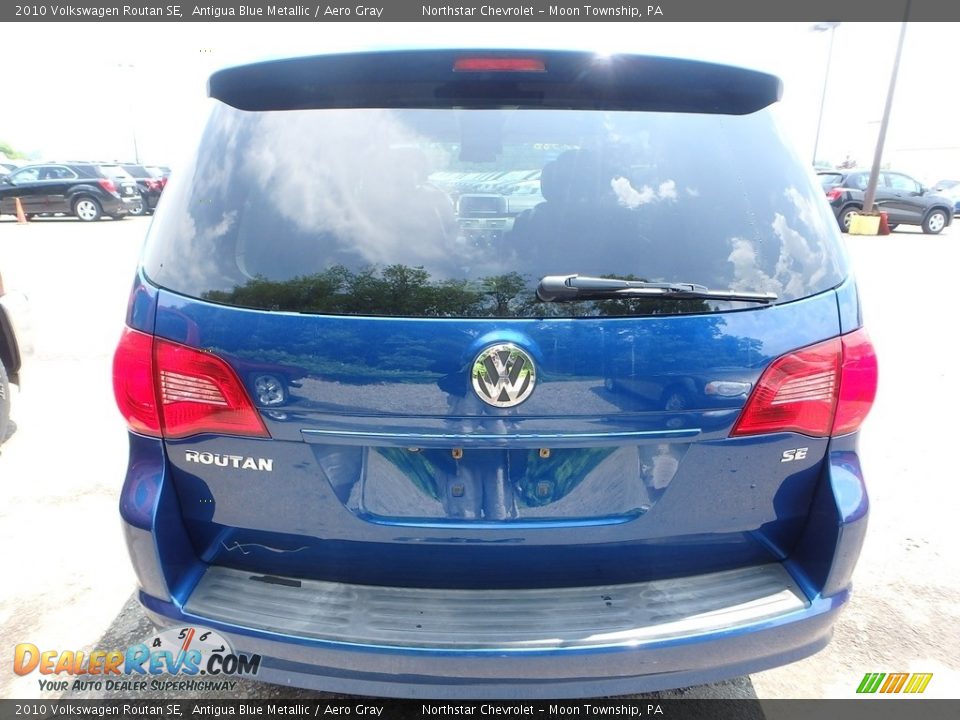 2010 Volkswagen Routan SE Antigua Blue Metallic / Aero Gray Photo #3