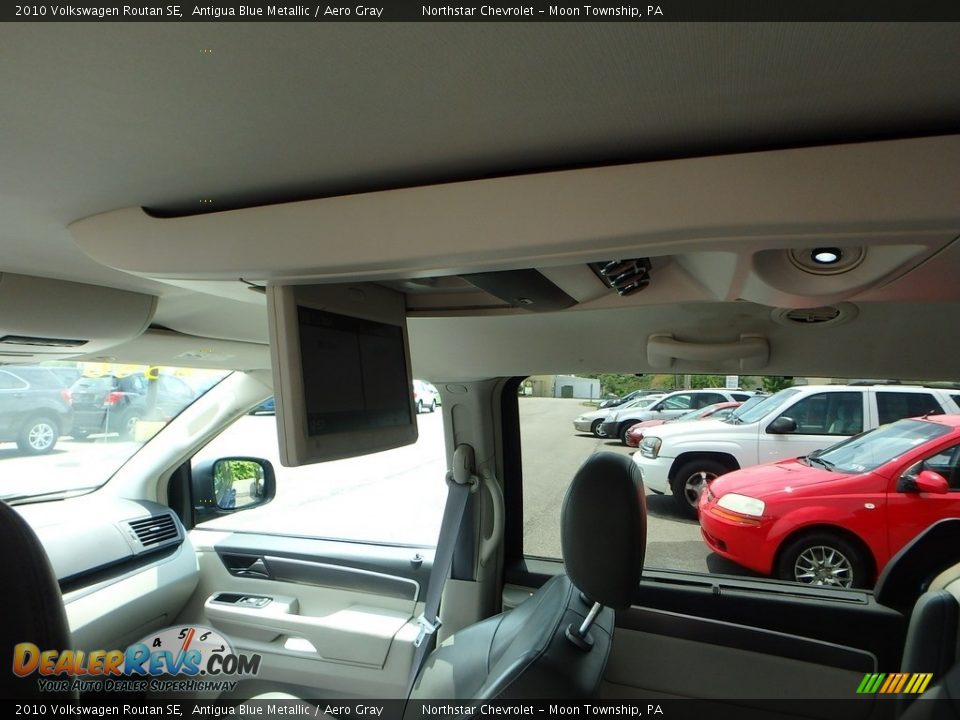 2010 Volkswagen Routan SE Antigua Blue Metallic / Aero Gray Photo #10
