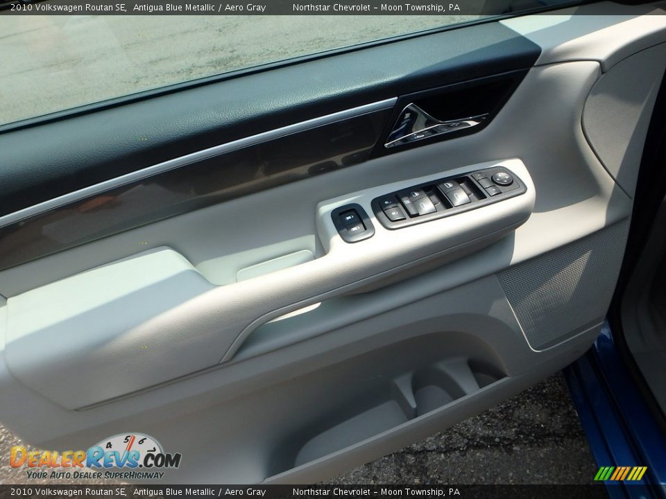 2010 Volkswagen Routan SE Antigua Blue Metallic / Aero Gray Photo #12