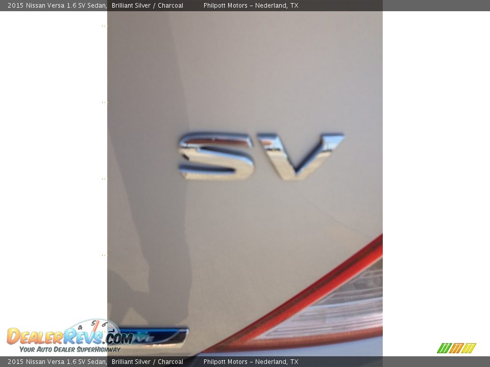 2015 Nissan Versa 1.6 SV Sedan Brilliant Silver / Charcoal Photo #5