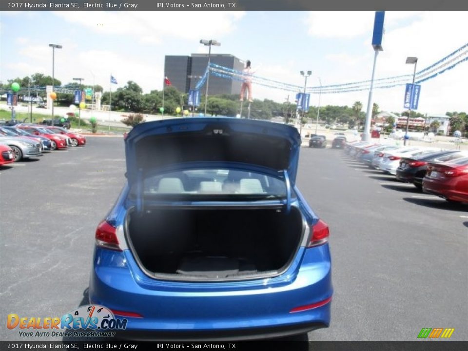 2017 Hyundai Elantra SE Electric Blue / Gray Photo #9
