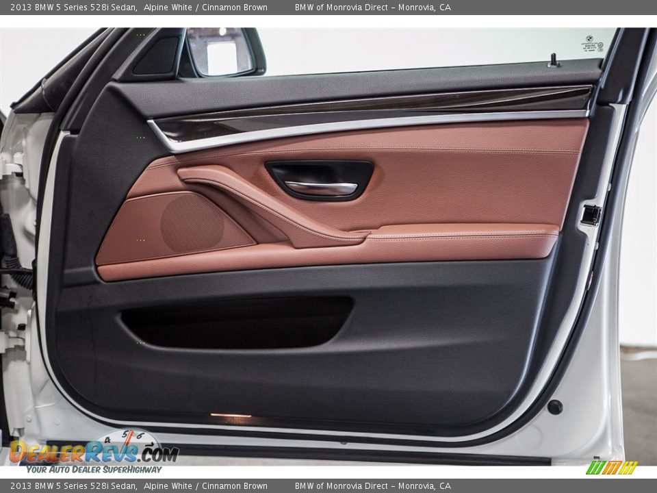 2013 BMW 5 Series 528i Sedan Alpine White / Cinnamon Brown Photo #25