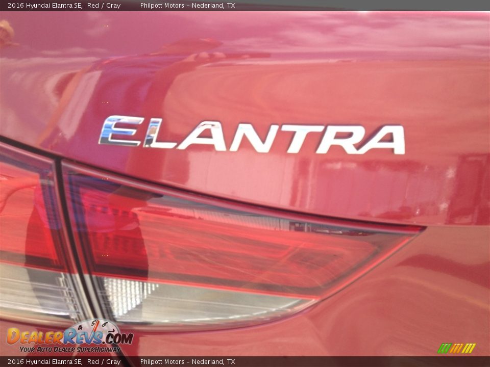 2016 Hyundai Elantra SE Red / Gray Photo #5