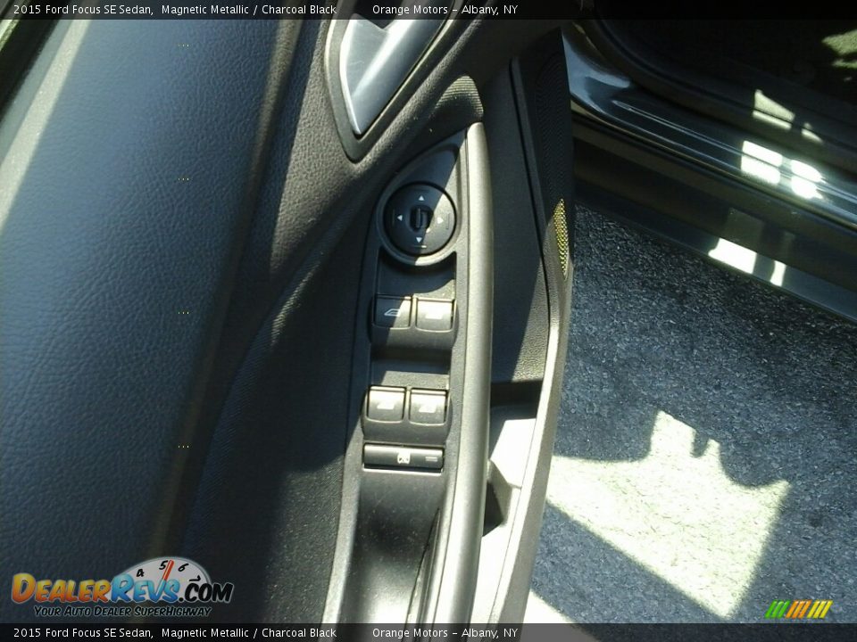 2015 Ford Focus SE Sedan Magnetic Metallic / Charcoal Black Photo #18