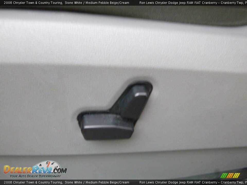 2008 Chrysler Town & Country Touring Stone White / Medium Pebble Beige/Cream Photo #16