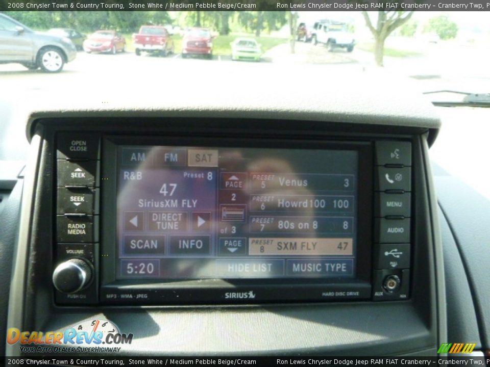 2008 Chrysler Town & Country Touring Stone White / Medium Pebble Beige/Cream Photo #17