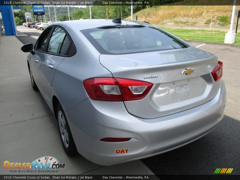 2016 Chevrolet Cruze LS Sedan Silver Ice Metallic / Jet Black Photo #7