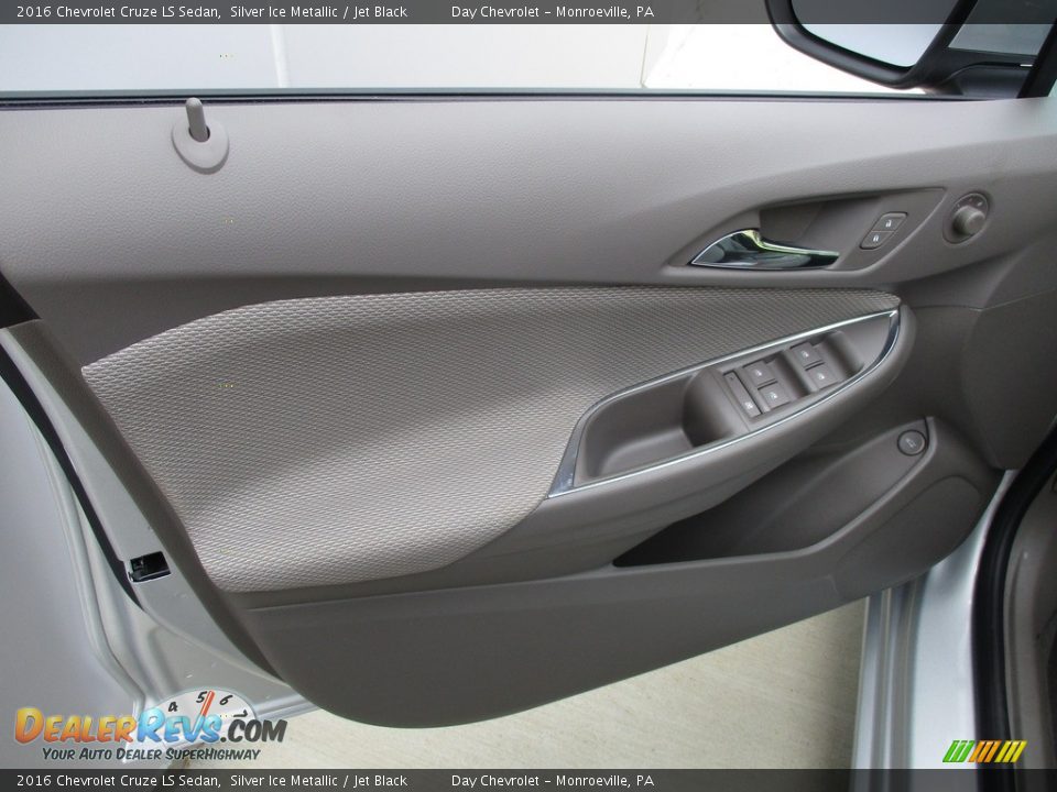 2016 Chevrolet Cruze LS Sedan Silver Ice Metallic / Jet Black Photo #12