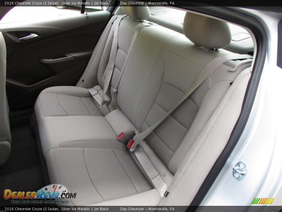 2016 Chevrolet Cruze LS Sedan Silver Ice Metallic / Jet Black Photo #14