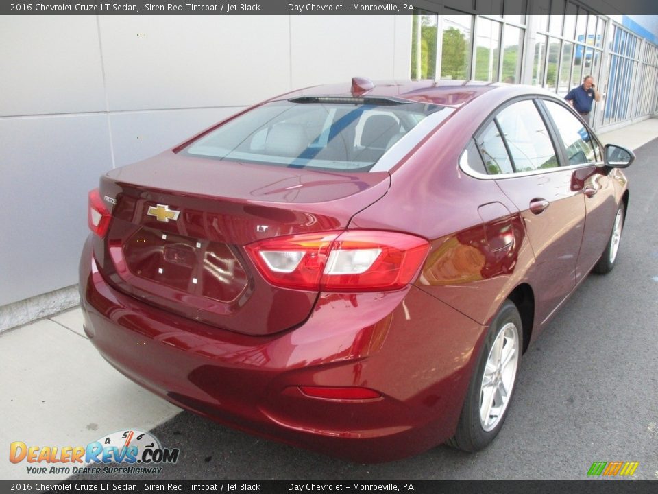 2016 Chevrolet Cruze LT Sedan Siren Red Tintcoat / Jet Black Photo #4