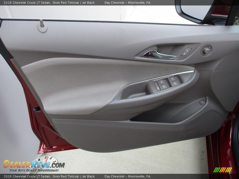 2016 Chevrolet Cruze LT Sedan Siren Red Tintcoat / Jet Black Photo #12